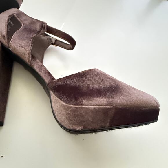 Hot Tomato Velvet Ankle Strap Block Heel Platform Heels Size 9.5M Night Out Y2K - Picture 11 of 11